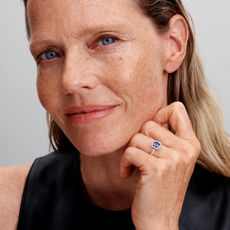 Kvadrātveida mirdzošs, zils Halo gredzens