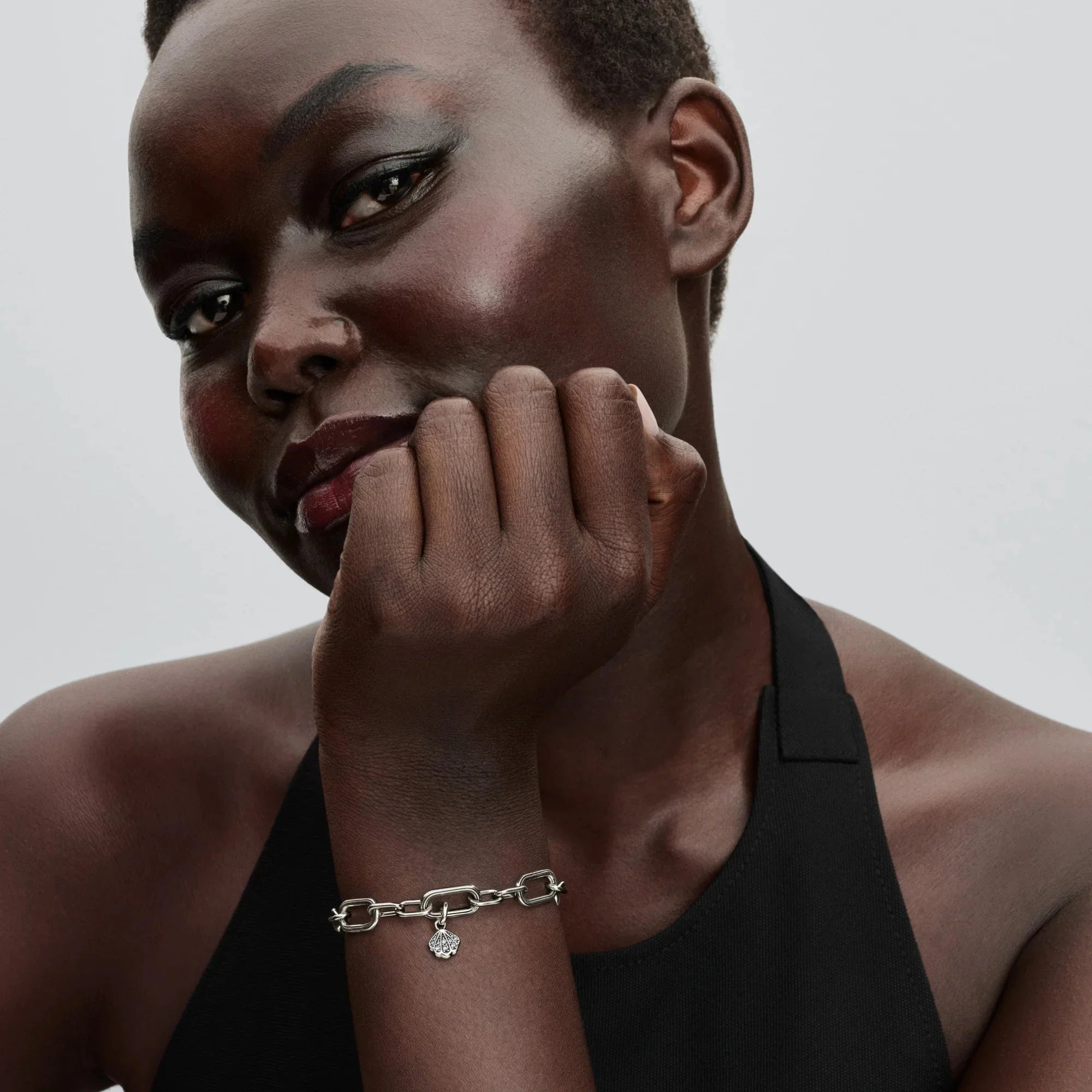 Mirdzošais mini amulets