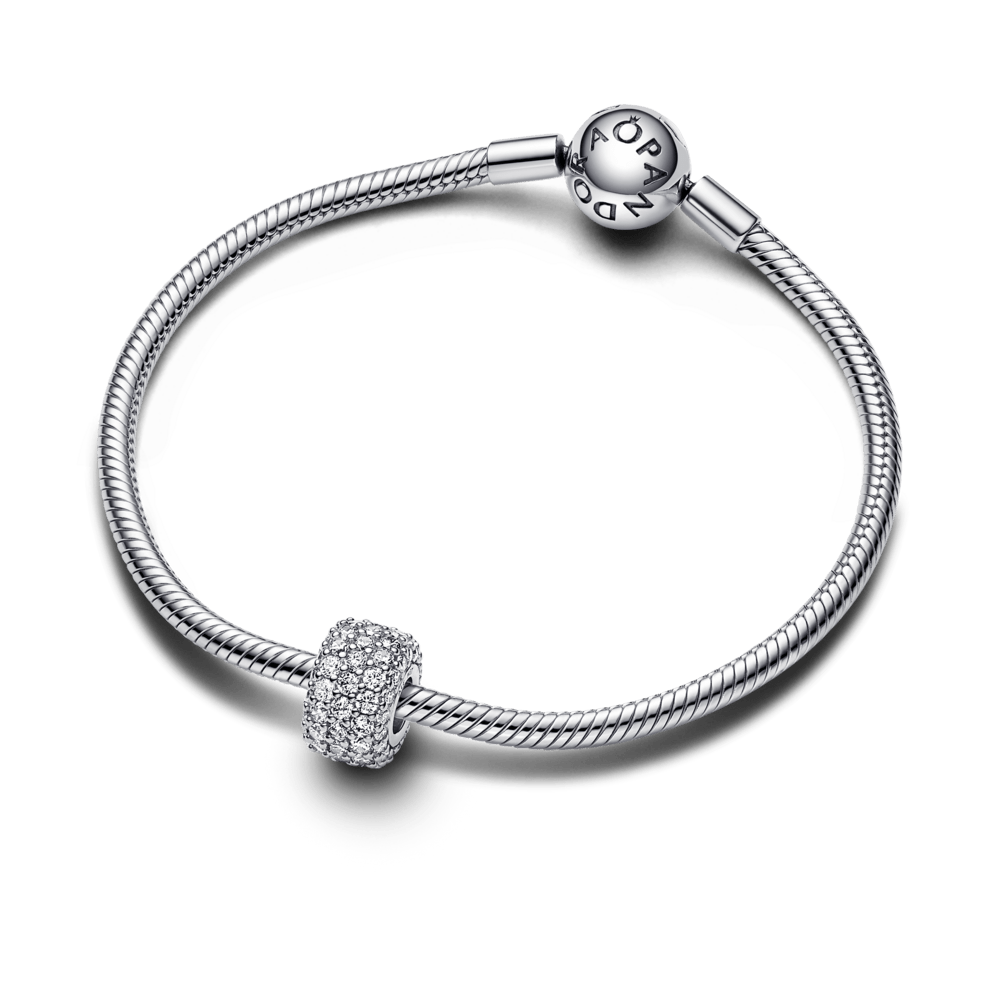 Mirdzošais Pavé trīsrindu piekariņš