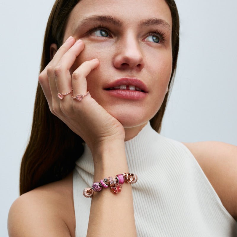 Mirdzošais Pavé trīsrindu piekariņš