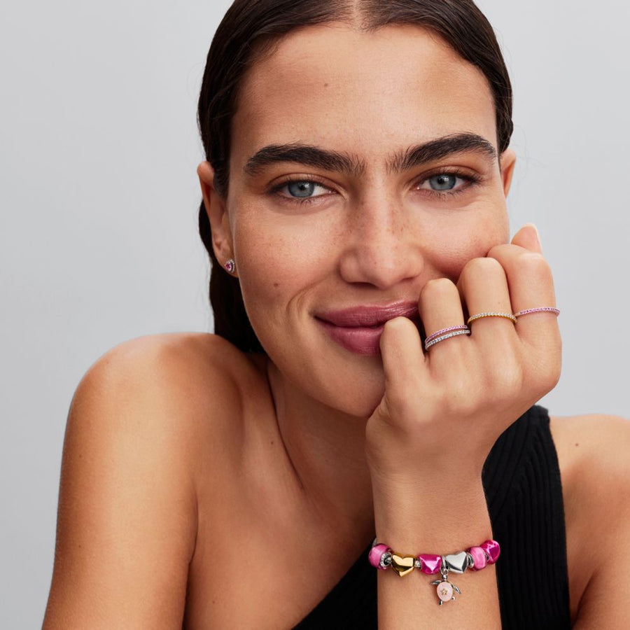 Mirdzošs rozā joslu gredzens