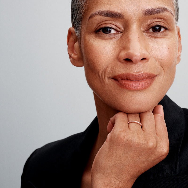 Mirdzošs rozā gredzens