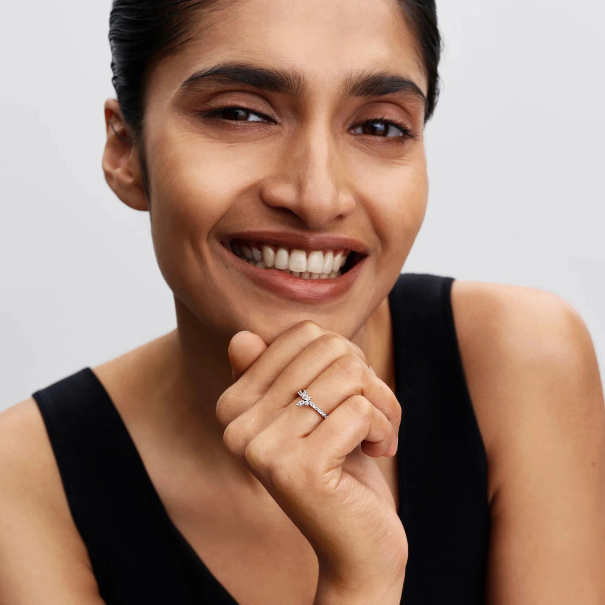 Mirdzošais tauriņa gredzens