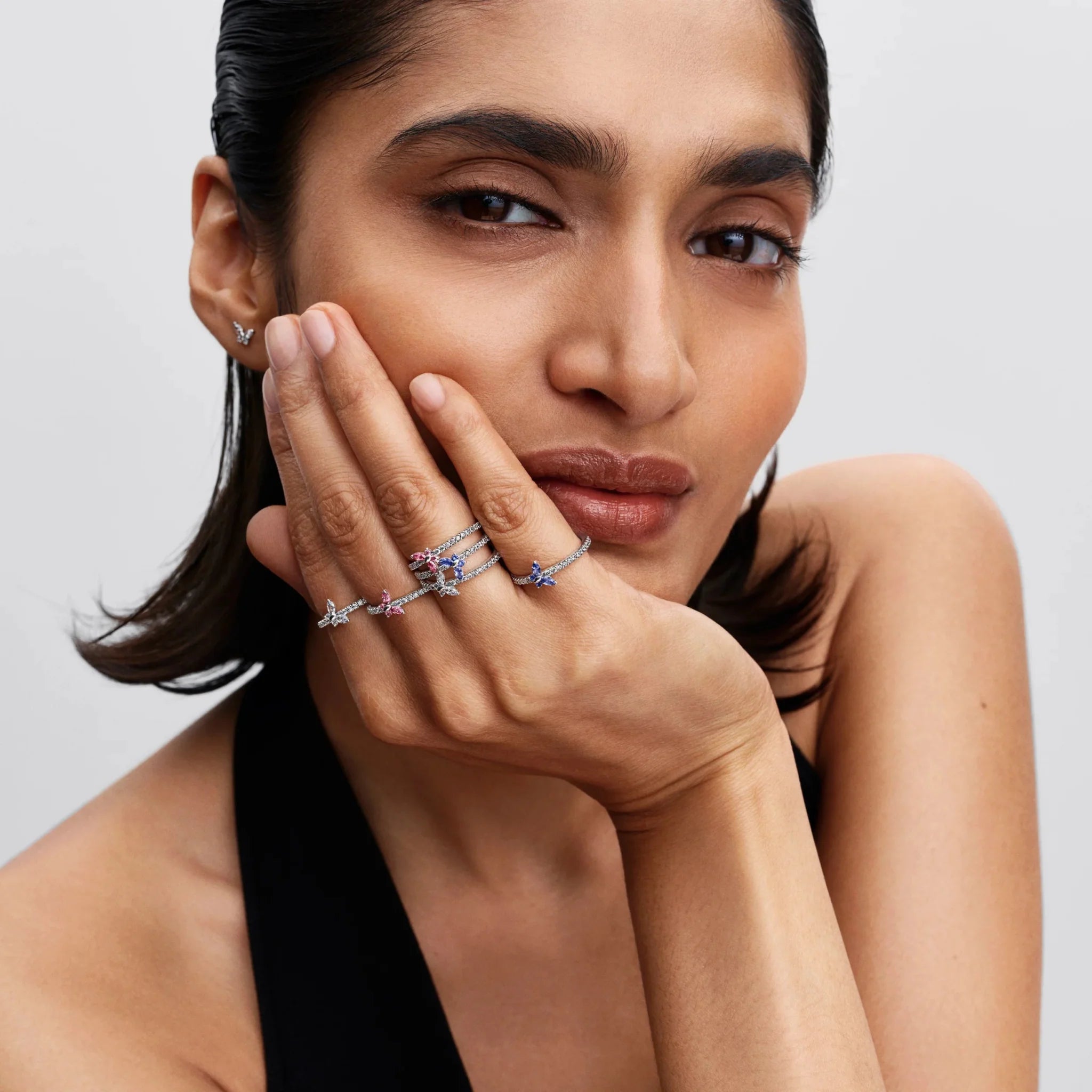 Mirdzošais tauriņa gredzens