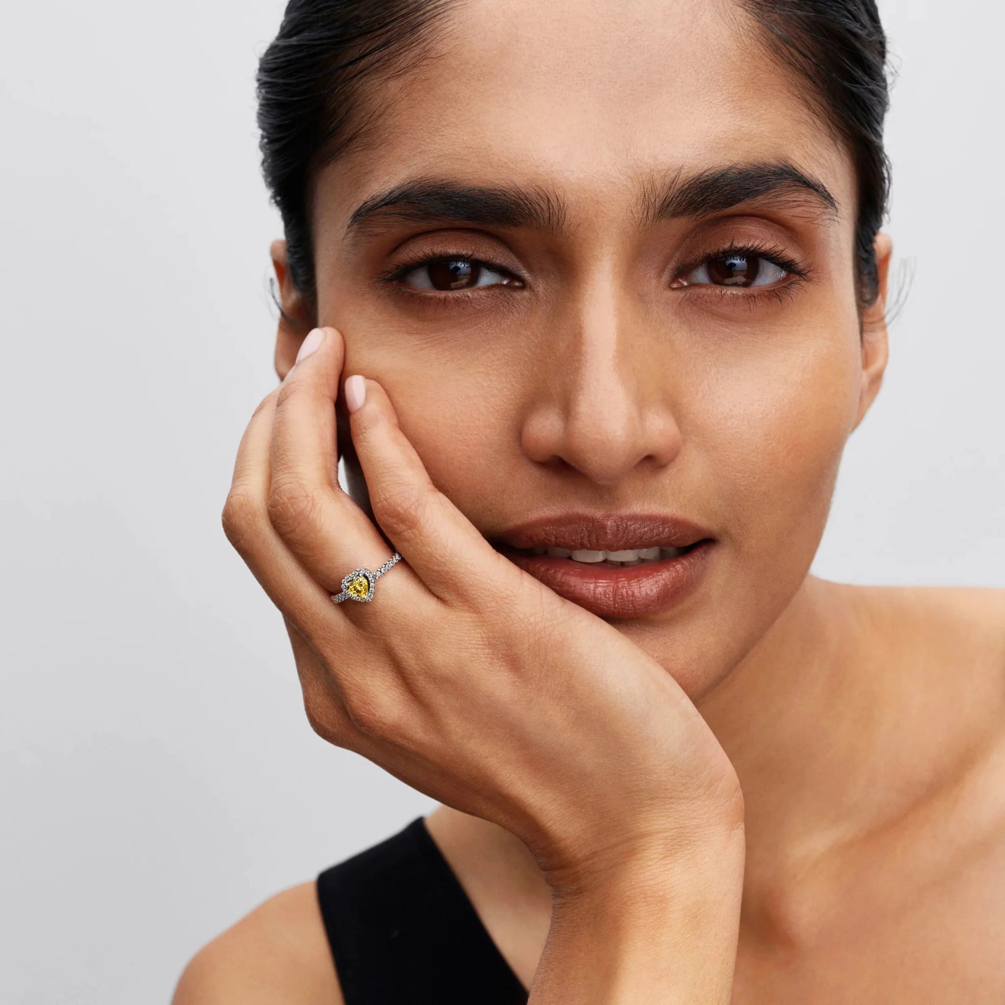 Uzlabots mirdzošais sirds gredzens