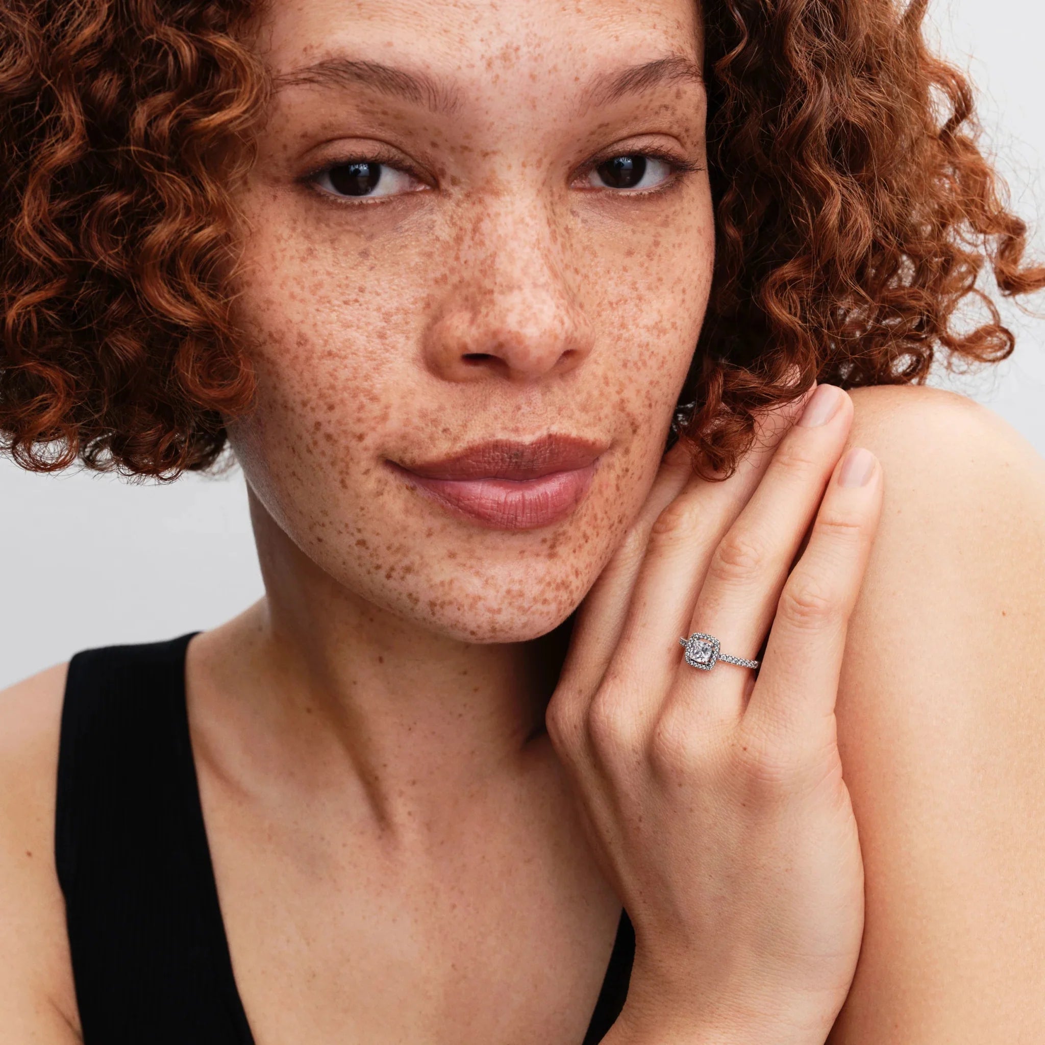 Mirdzošais kvadrātveida Halo gredzens