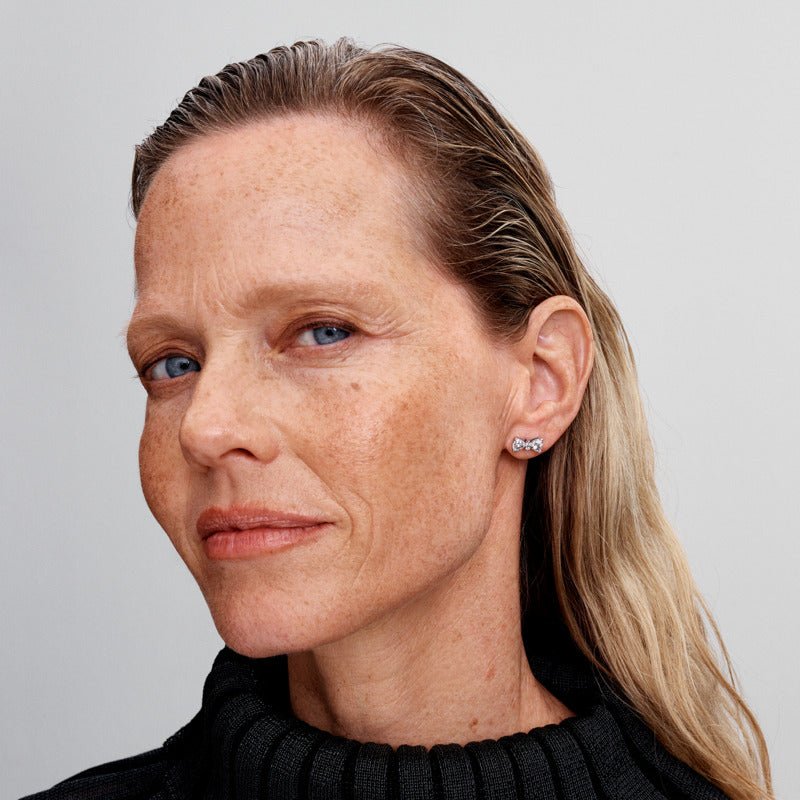 Dāvanu komplekts: Mirdzoša tauriņa kaklarota & Mirdzošā tauriņa stīpiņu auskari