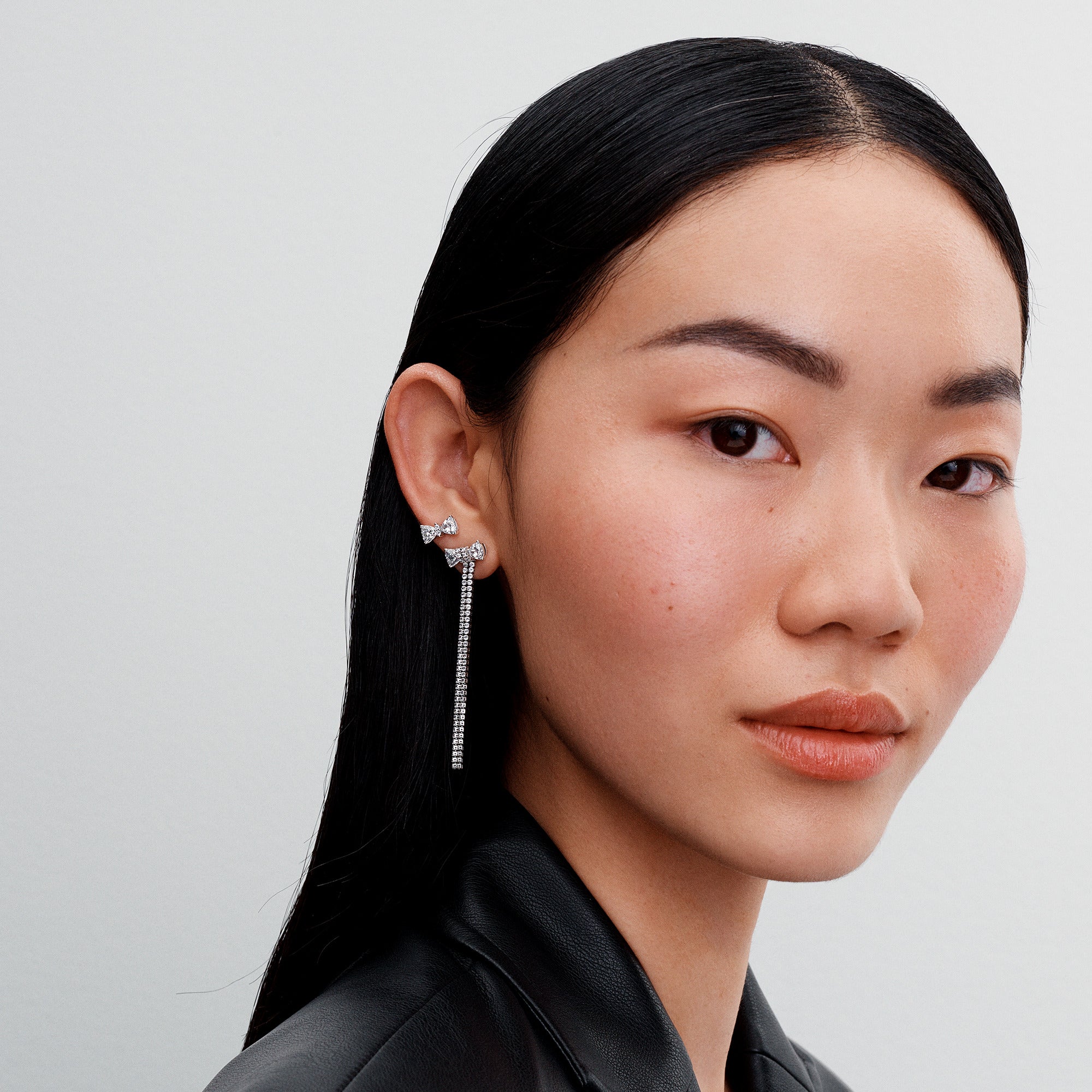 Mirdzošā tauriņa stīpiņu auskari