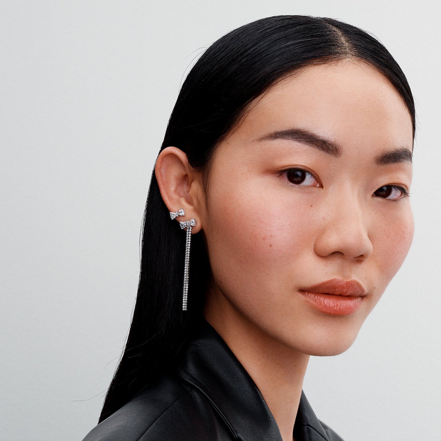Mirdzošā tauriņa stīpiņu auskari