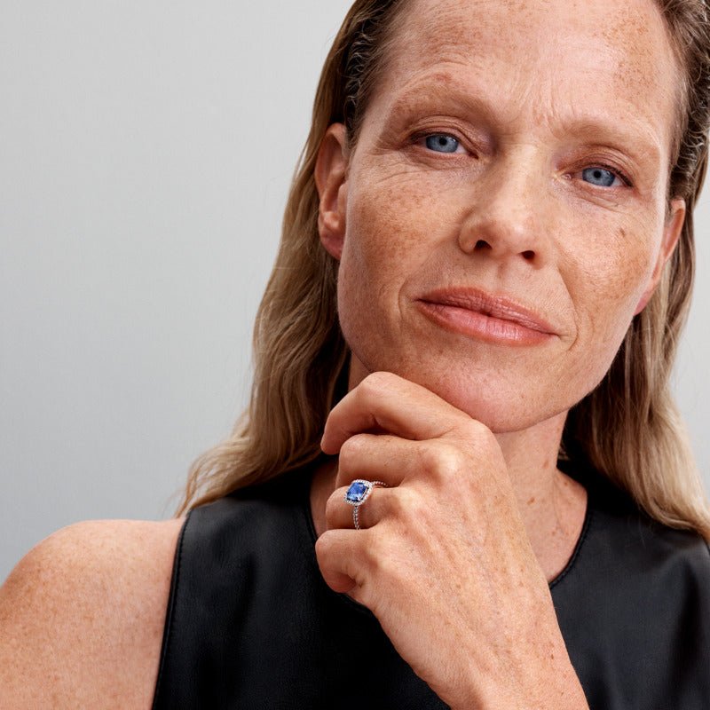 Spindintys įsmeigiami mėlynos kvadratinės aureolės auskarai - Pandora Lietuva