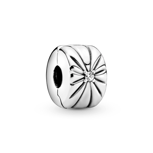 Piespraužams mirdzošo saulstaru amulets