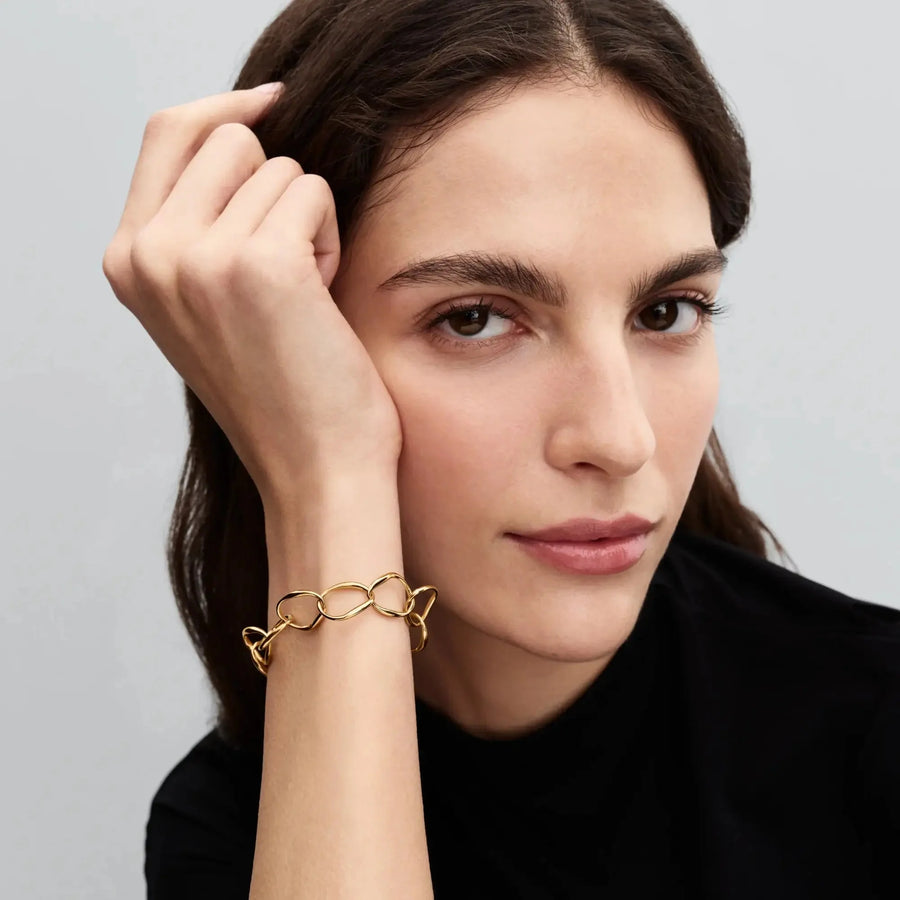 Organiskas formas savstarpēji savienotu posmu rokassprādze