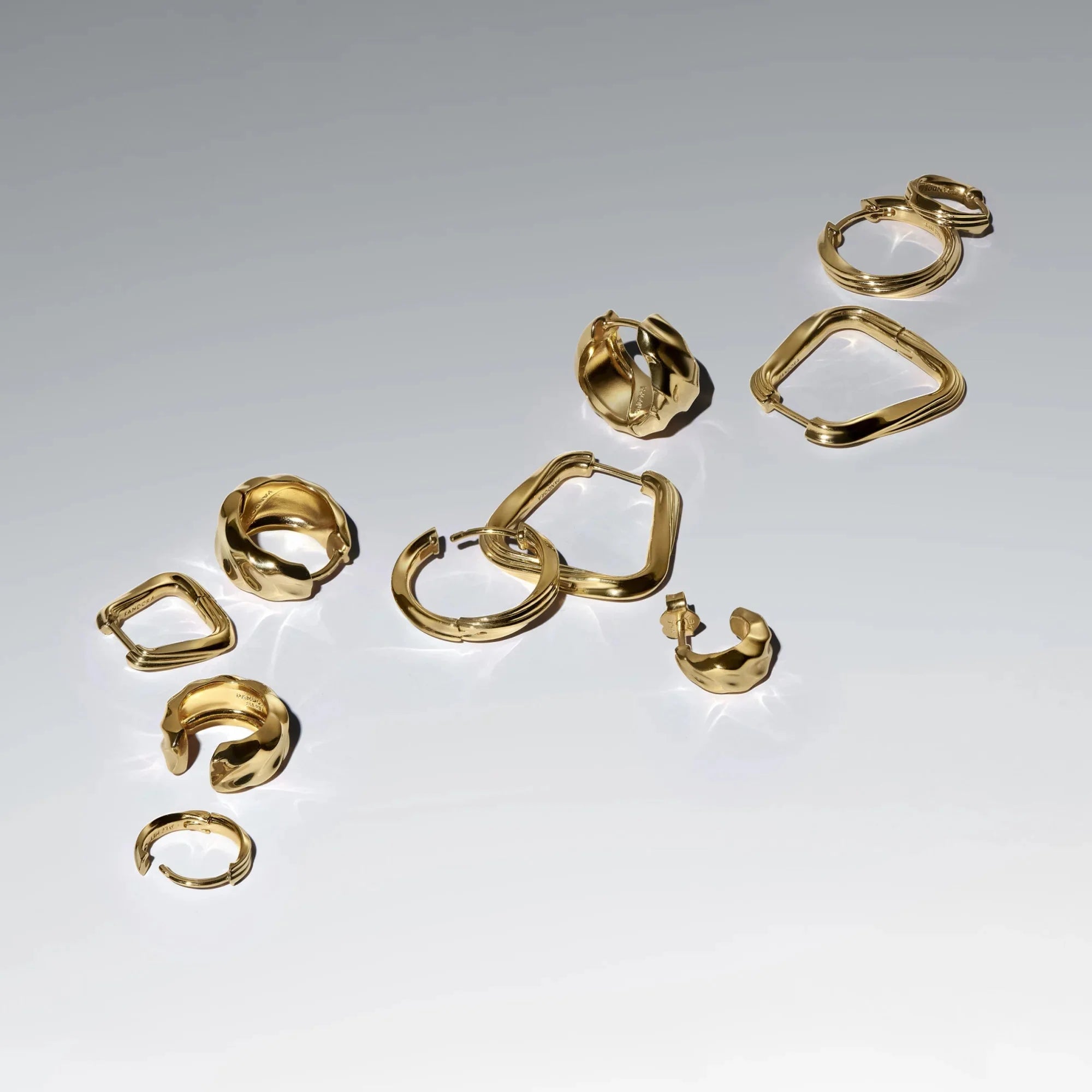 Lieli savīti trīsstūra auskari