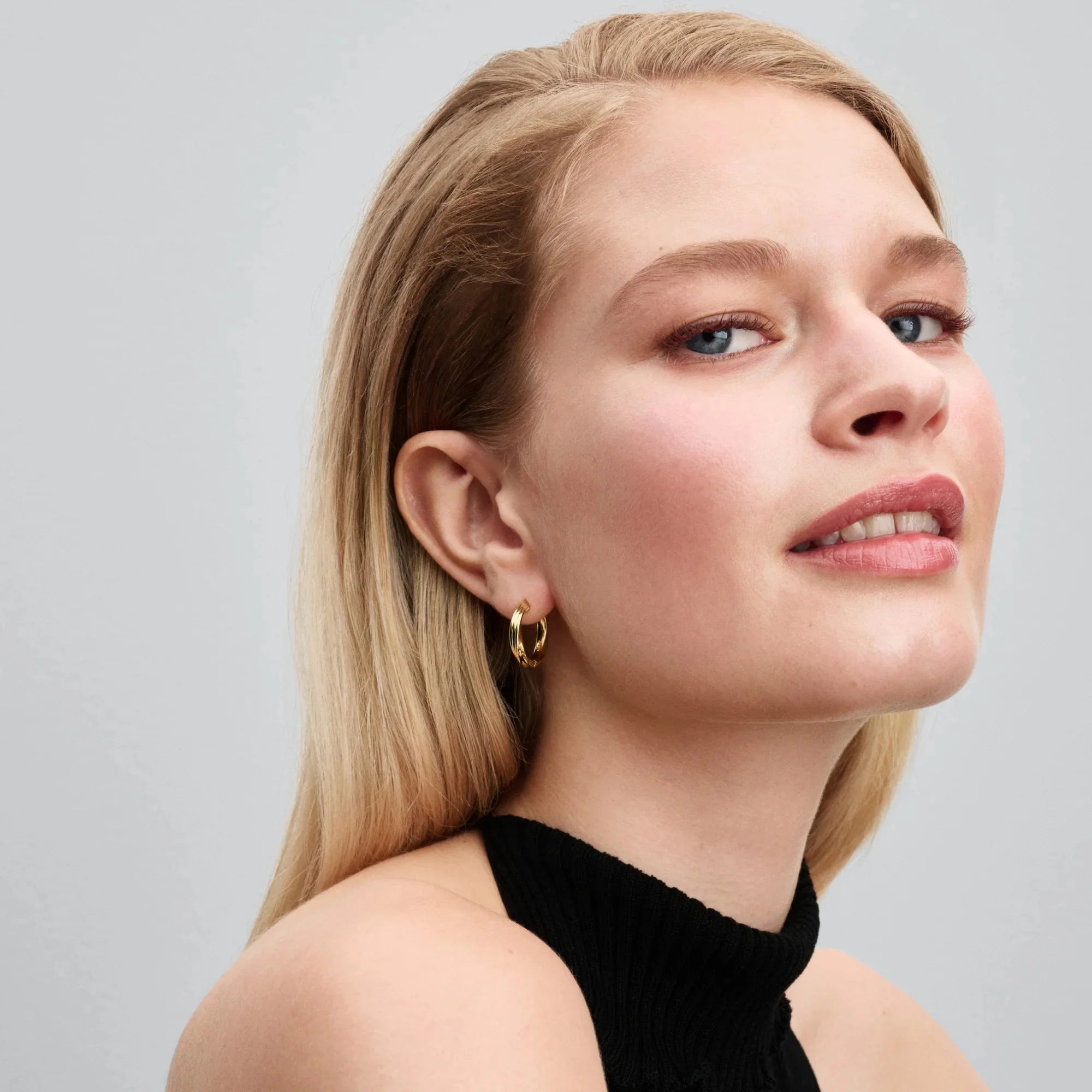 Savīti stīpiņu auskari