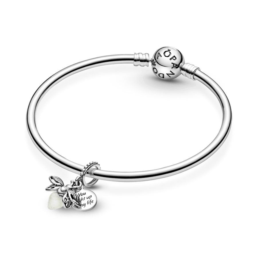 Tumsā spīdošā jāņtārpiņa piekariņš