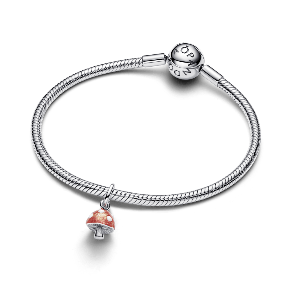 Tumsā spīdošs sēnes formas amulets