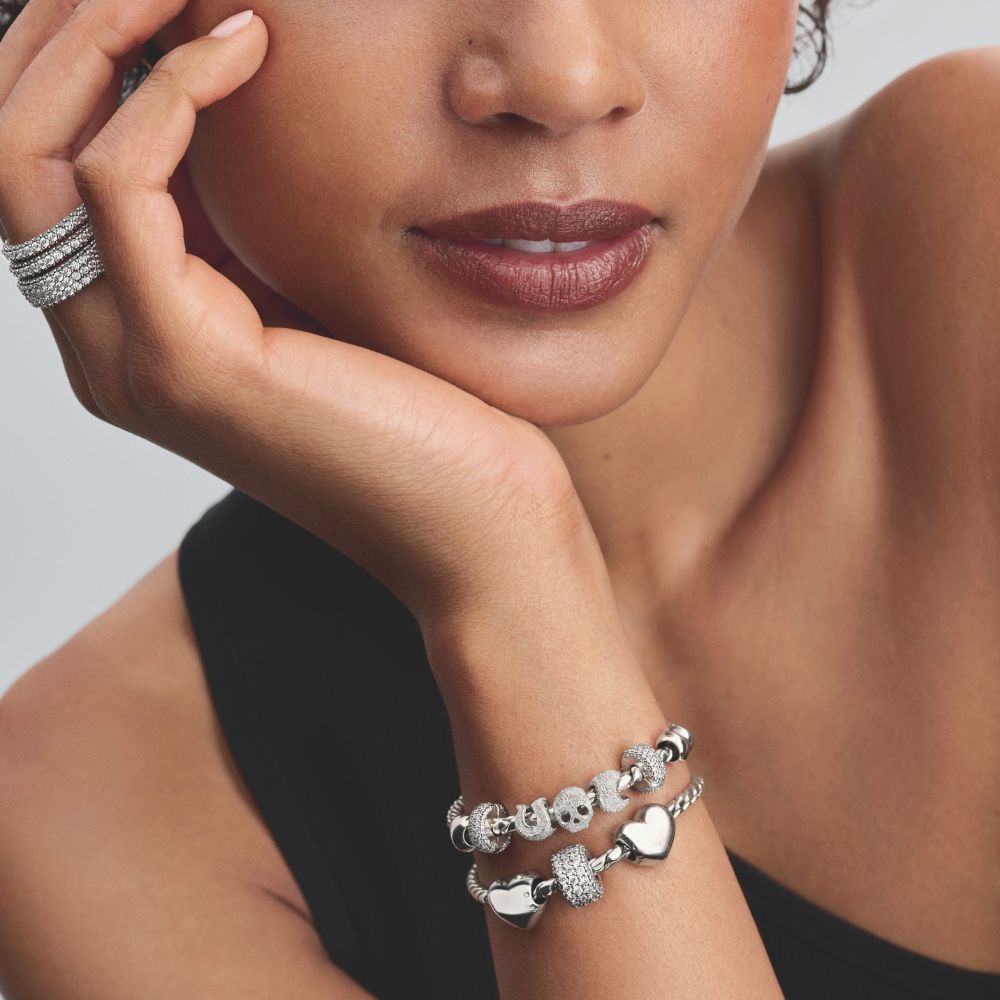 Teksturētais galvaskausa mini amulets