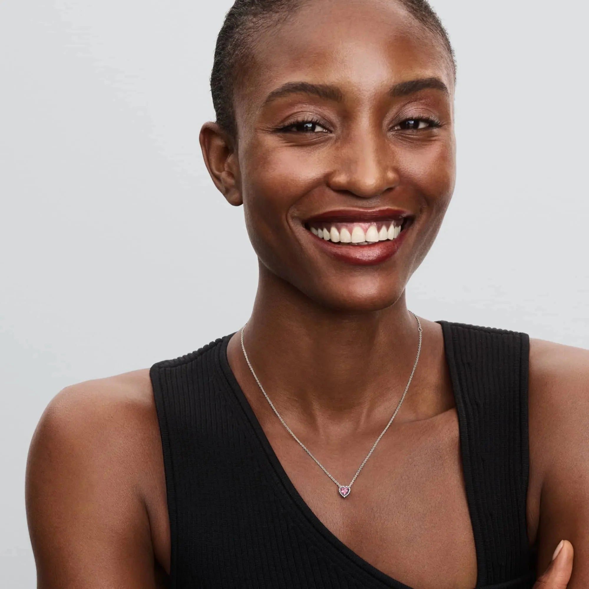 Dāvanu komplekts: Uzlabotā rozā sirds kaklarota & Uzlaboti rozā sirds stīpiņu auskari