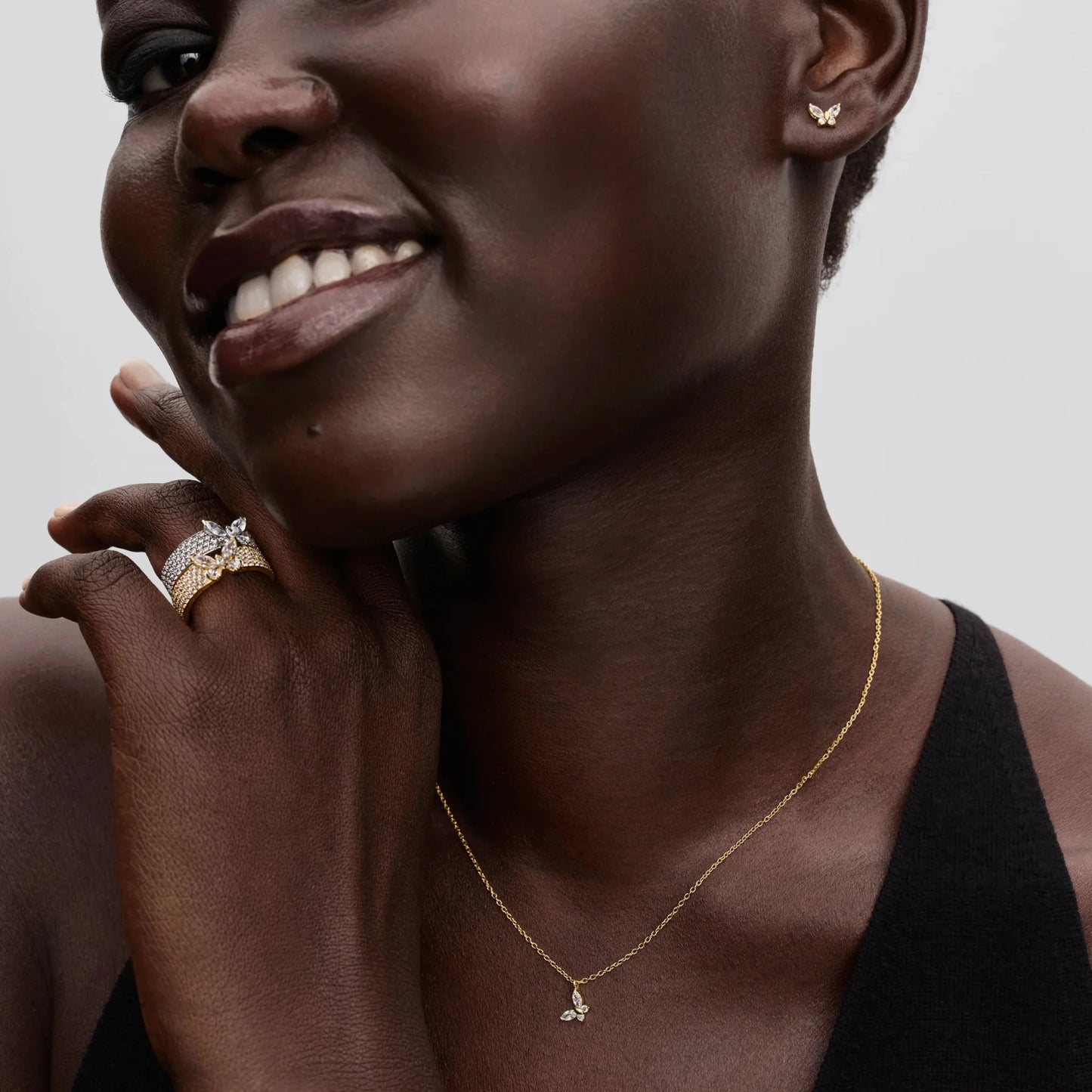 Tauriņa kniedes auskari