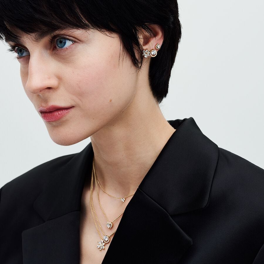 Mirdzoša sirds ikoniskā kaklarota