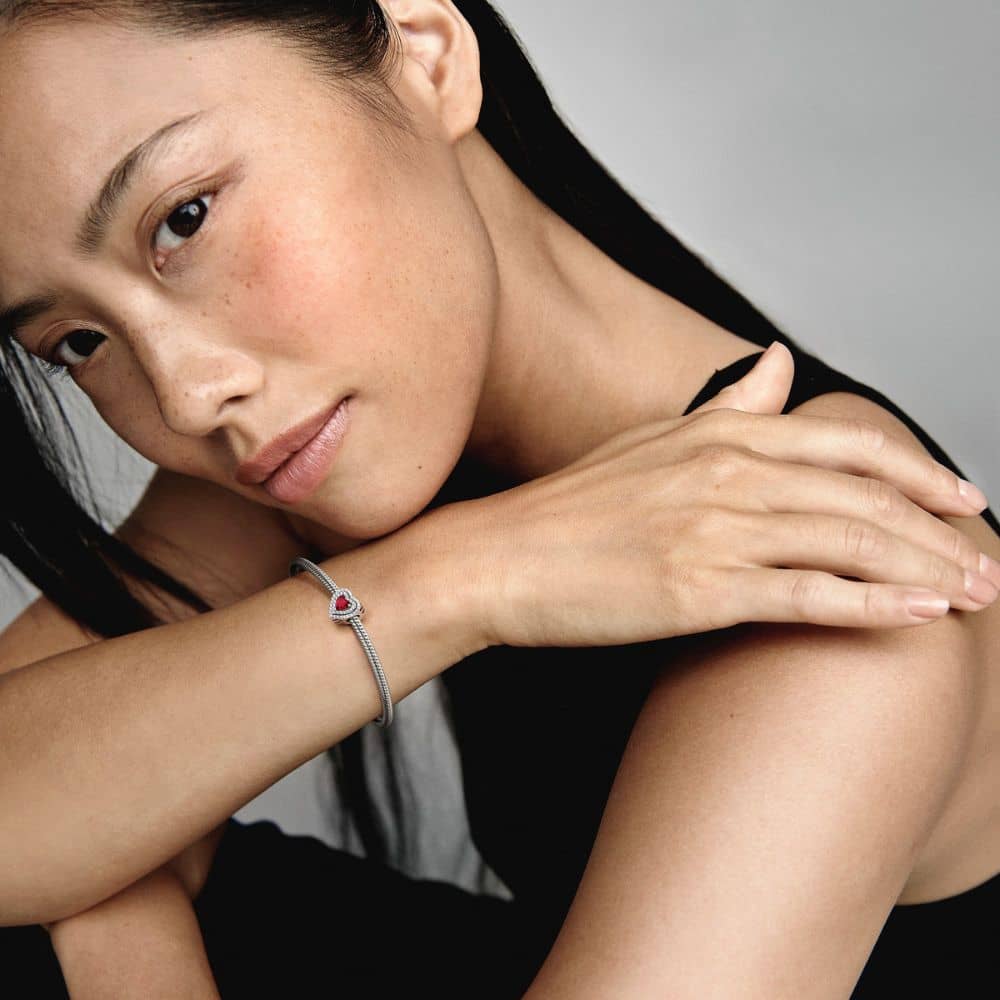 Mirdzošais sirsniņu amulets