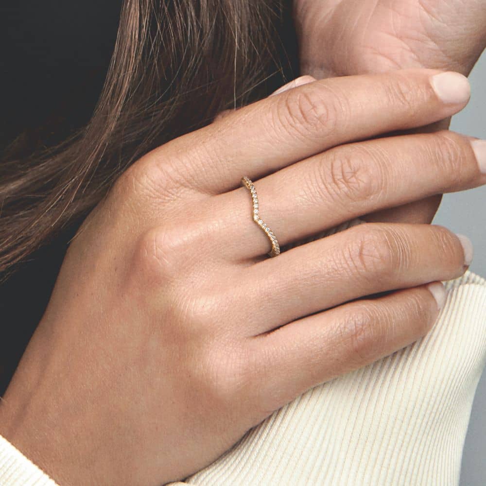 Mirdzošs Wishbone gredzens