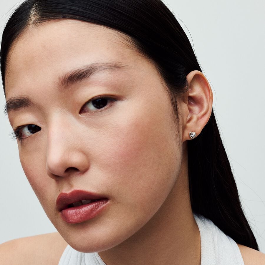 Dāvanu komplekts: Mirdzoša sirds ikoniskā kaklarota & Mirdzoši, uzlaboti sirds kniedes auskari