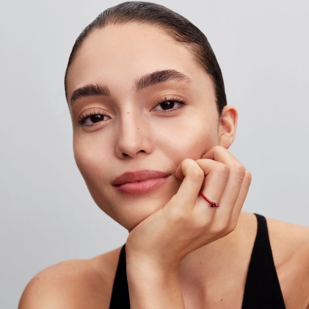 Sarkanās čakras sirds gredzens