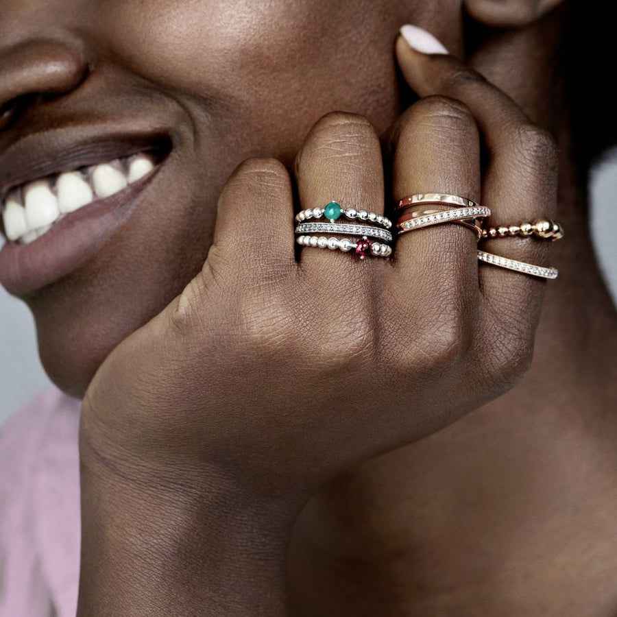 Gredzens ar sirds elementiem