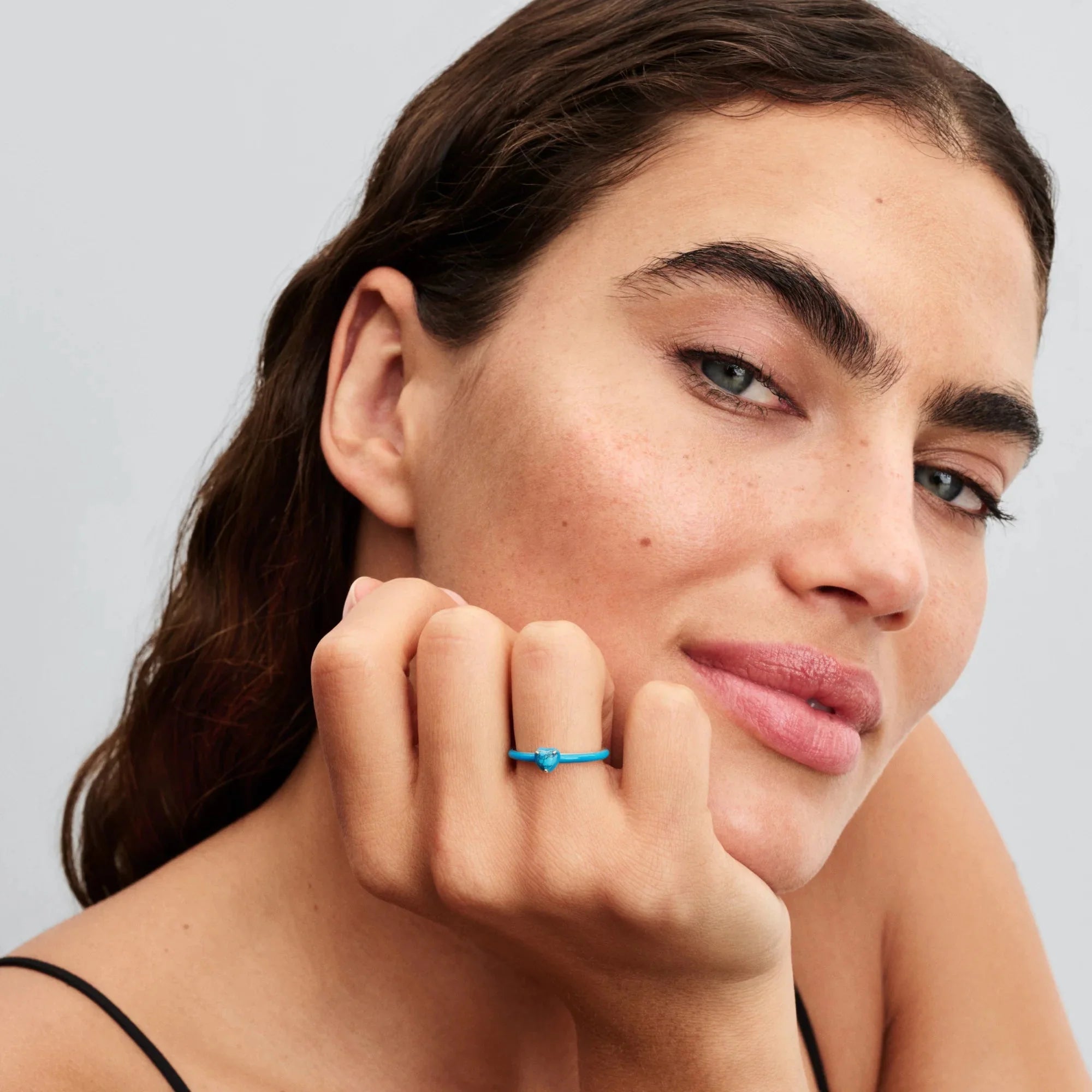 Gredzens ar tirkīza sirds formas akmeni