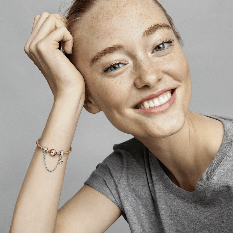 Drošības ķēdītes amulets ar ģimenes un sirds motīvu