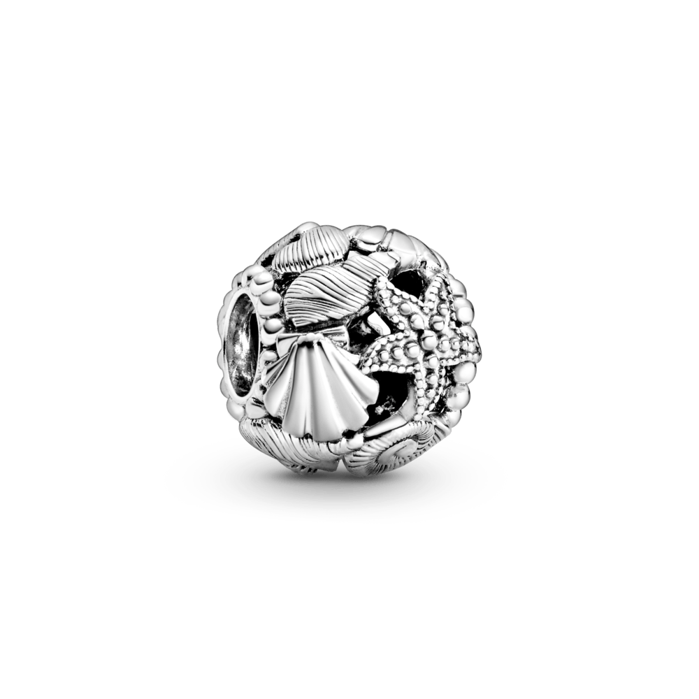 Ažūra rakstā veidots jūraszvaigznes, gliemežvāku un sirsniņu amulets