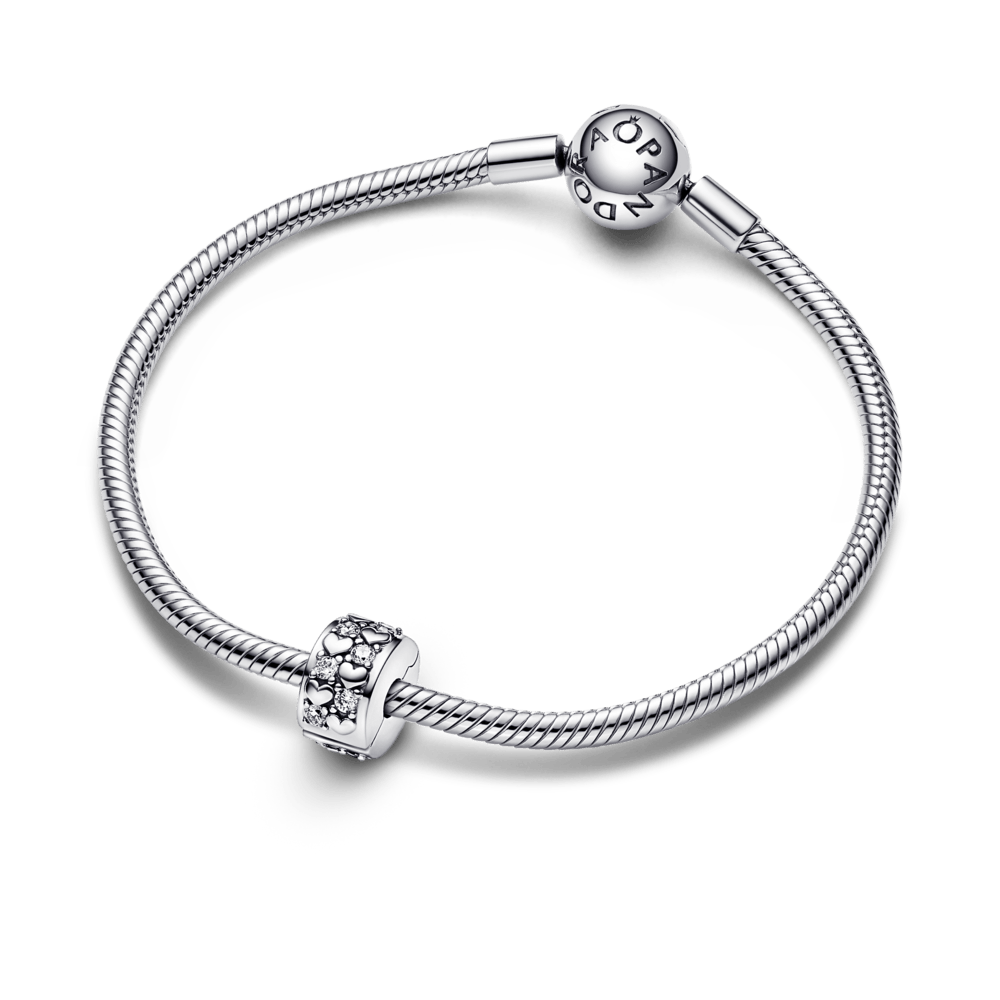 Mirdzošs piespraužamais amulets ar bezgalīgu siržu motīvu