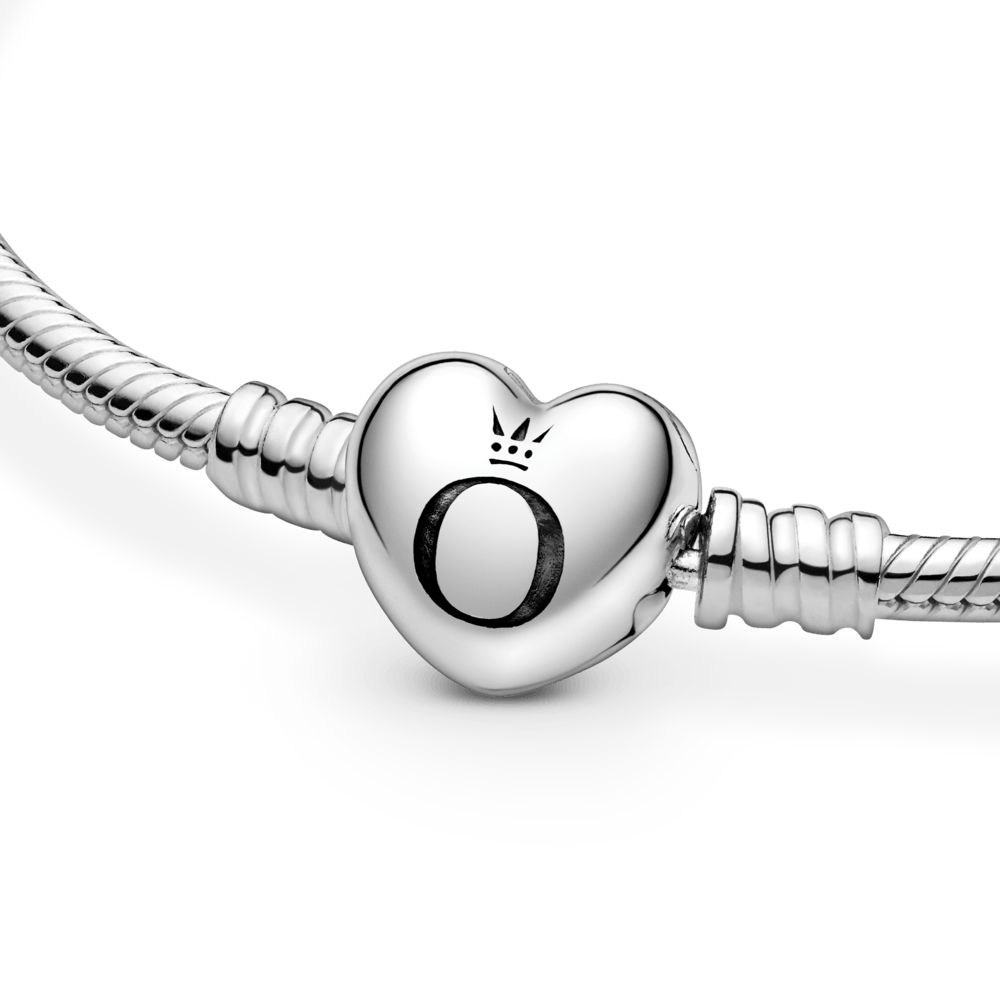 Sudraba rokassprādze ar sirds formas aizdari