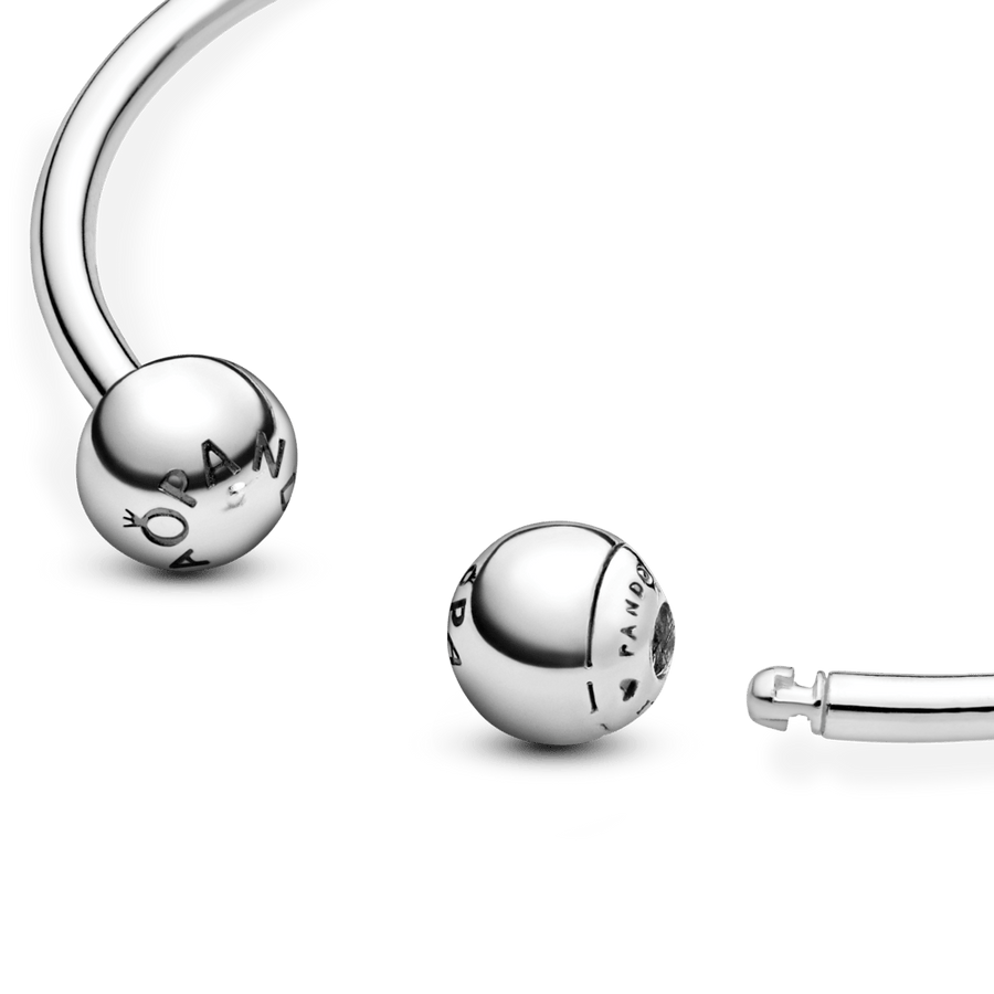 Sudraba atvērta rokassprādze ar silikona aizbāžņiem un maināmiem gala vāciņiem