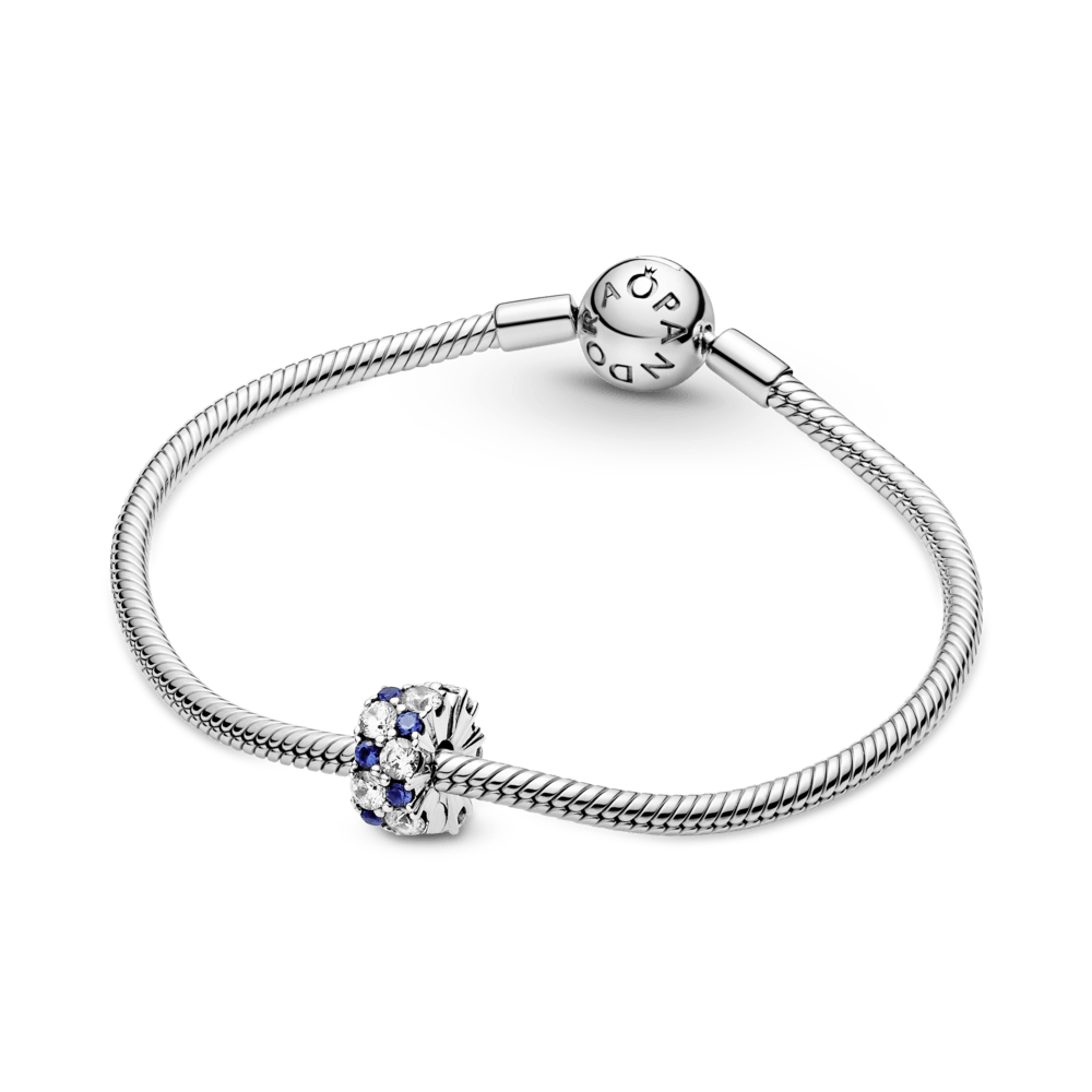 Piespraužamais caurspīdīgi zilais un mirdzošais amulets